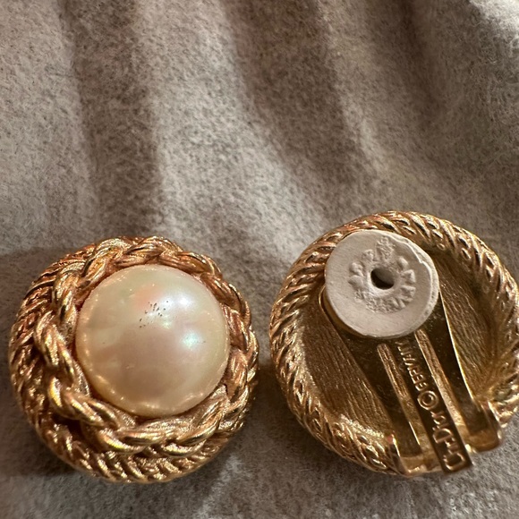 Christian Dior Vintage Pearl Clip-on Earrings - Picture 5 of 6